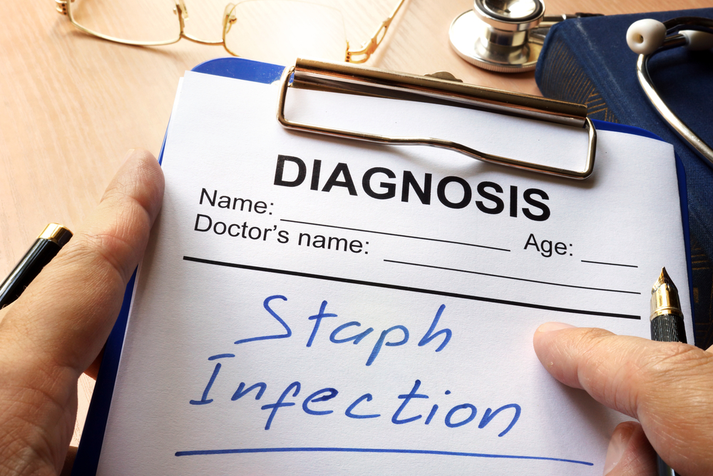 staph Infection written on a diagnosis form